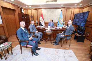 محافظ كفرالشيخ يبحث مع وفد الجهاز القومي لتنظيم الاتصالات عدد من الملفات