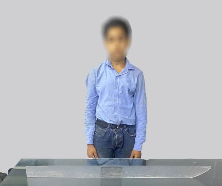 ضبط طفل بالمنوفية لتلويحه بقطعة بلاستيكية أمام الأهالي