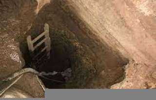 ضبط موظف بالمعاش وصديقه أثناء التنقيب عن الآثار... ضبط موظف بالمعاش وصديقه أثناء التنقيب عن الآثار بقرية بلانة بأسوان