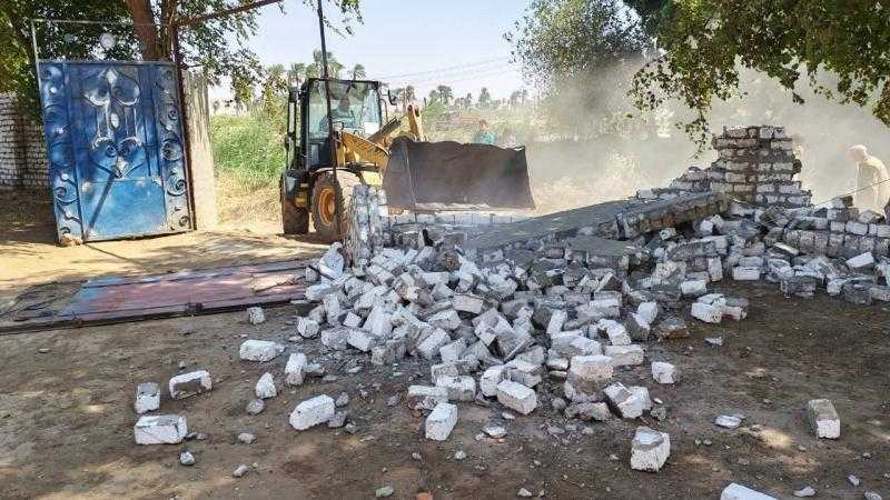محافظ أسيوط: استرداد 278 فدانًا خلال حملات إزالة التعديات بـ 8 مراكز وحي