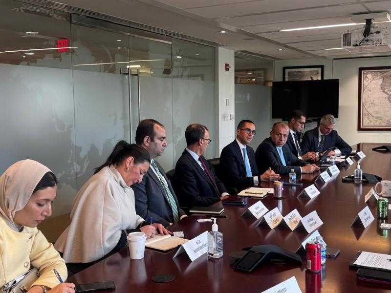 وزير الاستثمار يعقد مائدة مستديرة مع شركة الاستشارات الدولية McLarty Associates وكبار المستثمرين وخبراء أسواق المال الأمريكية