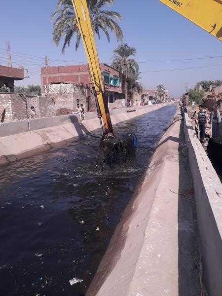 محافظ أسيوط: تكثيف حملات تطهير الترع والمصارف بالقرى والمراكز لضمان انسياب المياه
