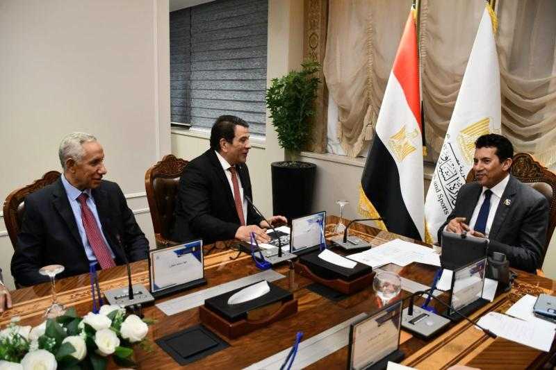 وزير الرياضة يلتقي رئيس اتحاد ألعاب القوة