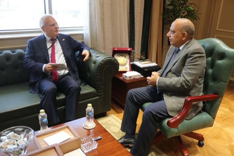 وزير الكهرباء يستقبل سفير السويد بالقاهرة لبحث التعاون بمجالات الطاقة المتجددة