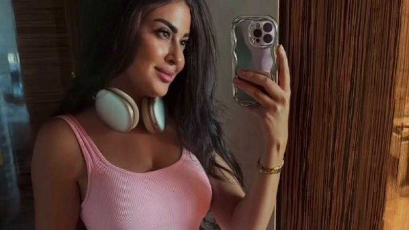 ميرنا نور الدين تخطف الأنظار بإطلالة رياضية