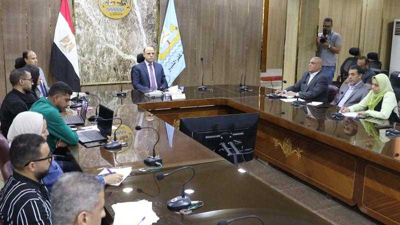 محافظ كفر الشيخ يناقش موقف تنفيذ مشروعات المبادرة الرئاسية حياة كريمة