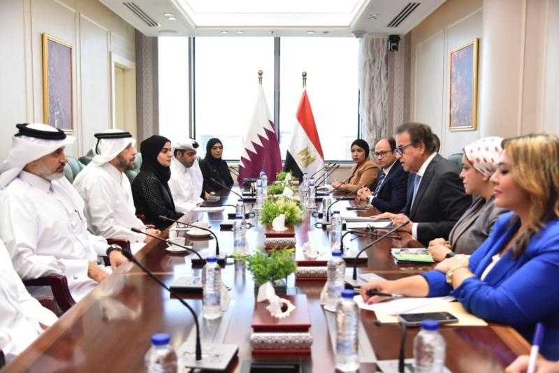 وزير الصحة يستقبل وزير الصحة العامة بدولة قطر لبحث سبل التعاون المشترك