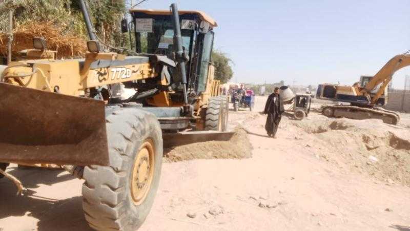 محافظ أسيوط: استمرار حملات تسوية وتمهيد الشوارع بقرى الفتح لتحسين مستوى الخدمات ورفع كفاءة البنية التحتية