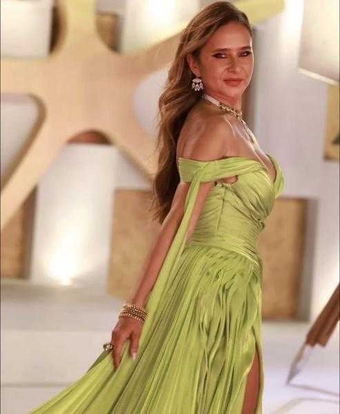 ناقد موضة يعلق على إطلالة نيللى كريم بمهرجان الجونة السينمائي