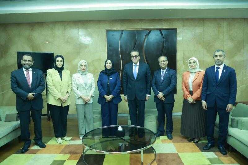 وزير الصحة يلتقي نظيرته البحرينية لتعزيز التعاون الصحي وتبادل الخبرات بين البلدين