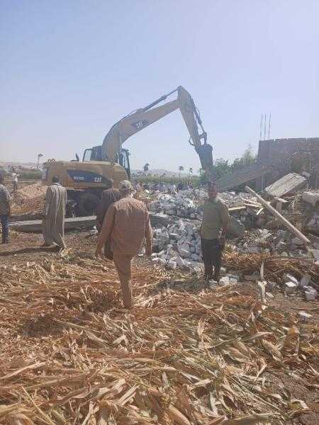 محافظ أسيوط: استرداد 2883 مترًا مربعًا وإزالة 67 حالة تعدي