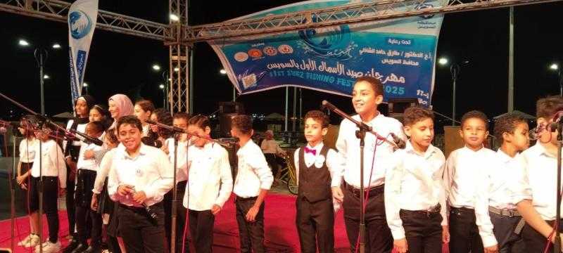 أنغام الصمود بكورنيش السويس في احتفالات العيد القومي