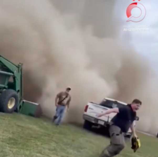 كارثة في مزرعة أمريكية.. انفجار حاوية فول الصويا يهز قرية مارتينتون.. «فيديو»