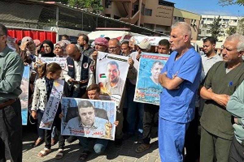 غزة.. أهالي الطواقم الطبية يطالبون بالإفراج عن ذويهم من سجون إسرائيل