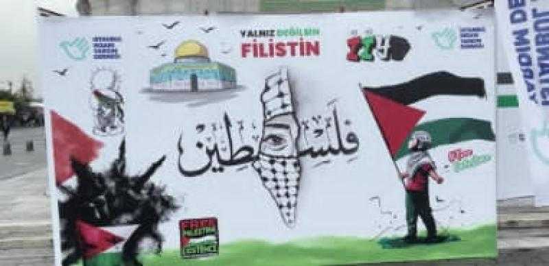 أطفال في إسطنبول يبيعون ألعابهم وكتبهم لدعم أقرانهم بغزة