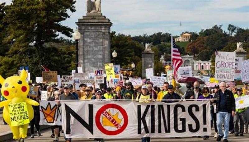 مظاهرات ”لا للملوك” تجتاح المدن الأمريكية ضد سياسات ترامب