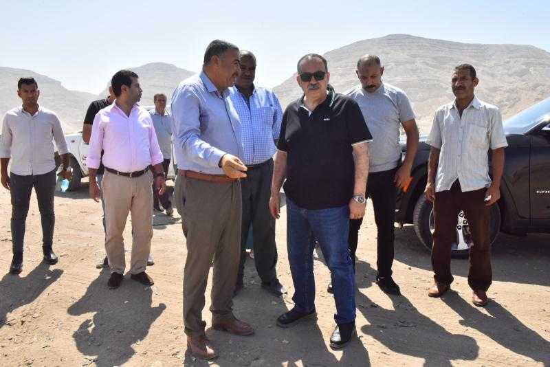 محافظ أسيوط يتابع أعمال المحور التنموي الجديد بين البداري وطريق البحر الأحمر
