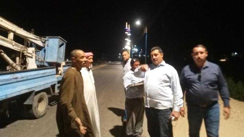 محافظ أسيوط: تركيب كشافات جديدة ورفع كفاءة الطرق بالقوصية