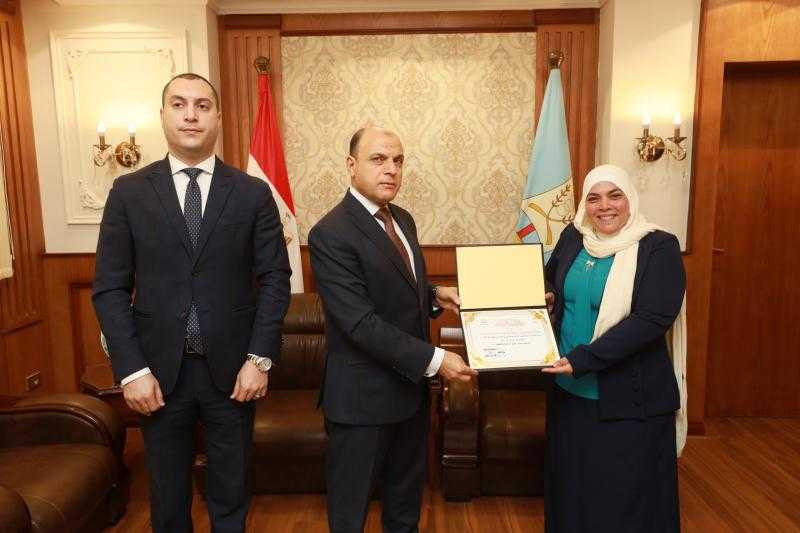 محافظ كفرالشيخ يكرم فريق عمل مركز نظم المعلومات الجيومكانية