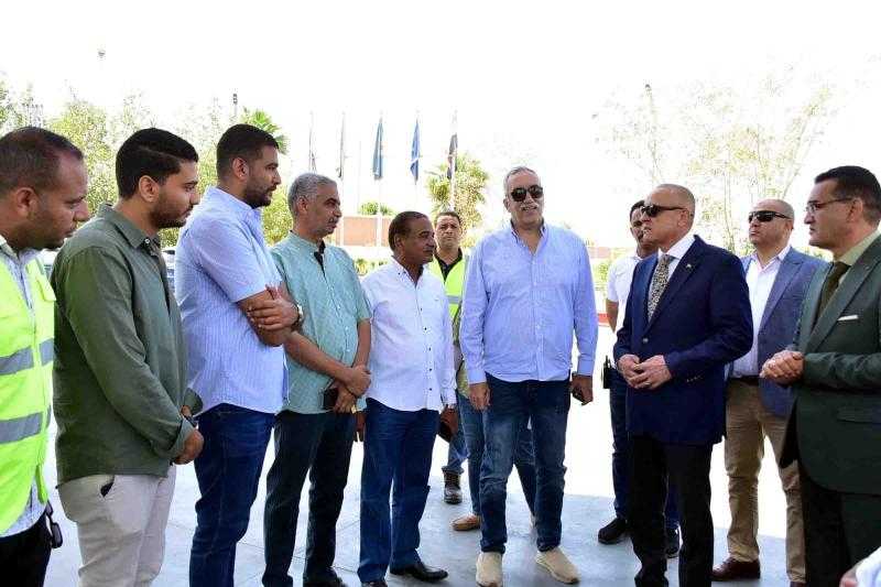 محافظ الأقصر يتفقد الأنشطة التموينية ويفتتح سوق اليوم الواحد بمدينة طيبة الجديدة