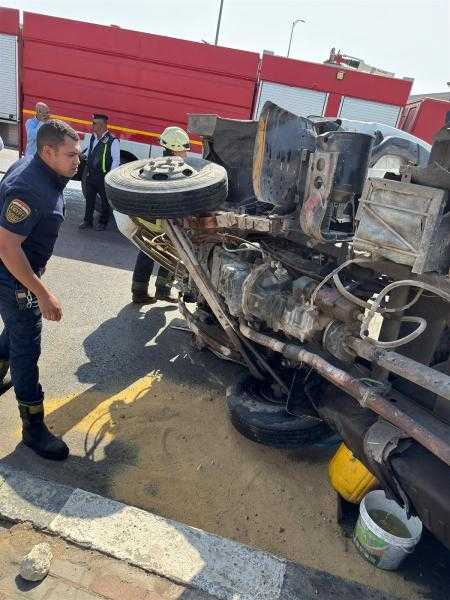 انقلاب سيارة نقل علي محور شنزو آبي بالقاهرة