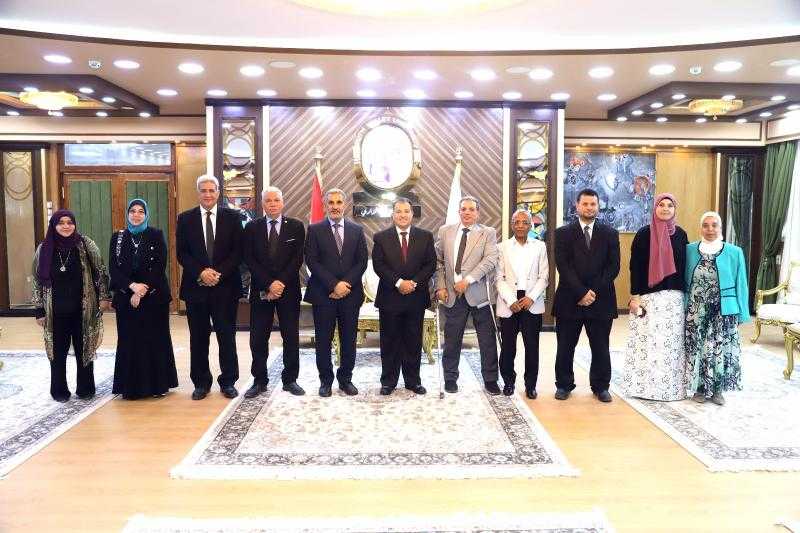رئيس جامعة قنا يستقبل وفد الهيئة القومية لضمان جودة التعليم والاعتماد