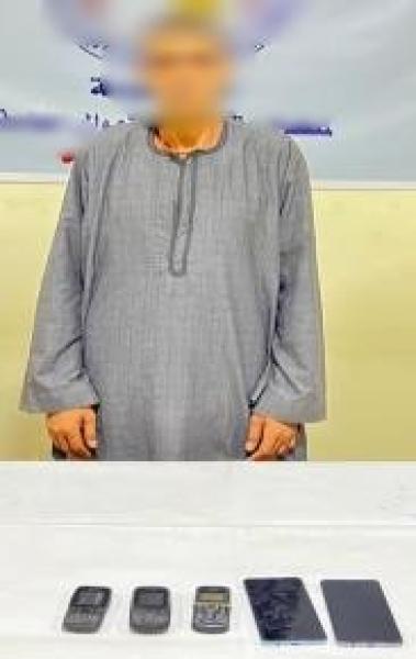 ضبط متهم بانتحال صفة موظف بنك للنصب على المواطنين بالمنيا