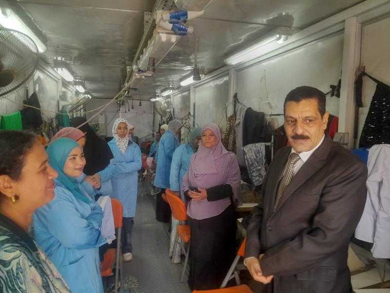 محافظ أسيوط: استمرار برامج التدريب المتنقلة للشباب والفتيات على المهن الحرفية والبيئية بالقرى والمراكز