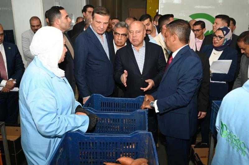 وزير الصناعة والنقل ووزير الزراعة ومحافظ الدقهلية يفتتحون مصنعاً لتصدير الحاصلات الزراعية