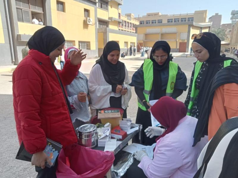 حملة للتبرع بالدم بكلية الخدمة الاجتماعية بجامعة بني سويف