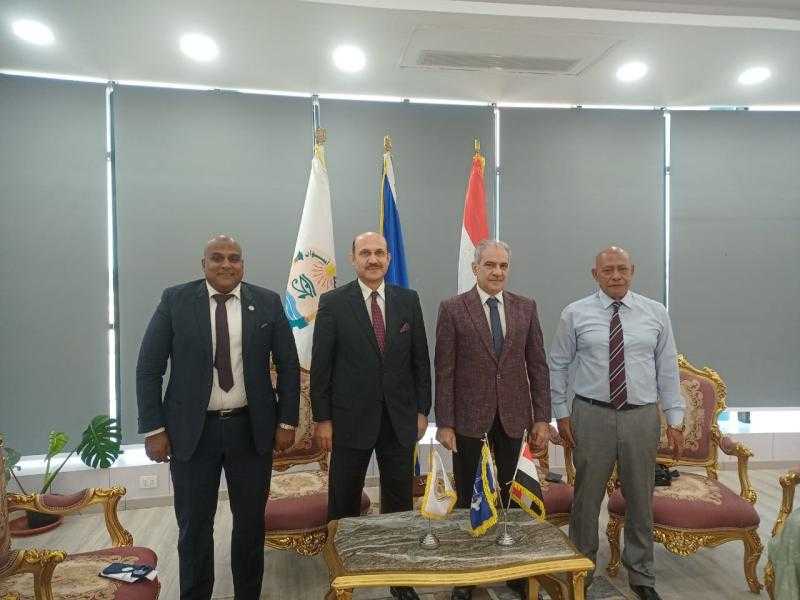 بحث سبل التعاون بين جامعتي أسوان والسادات في مختلف المجالات العلمية والبحثية والطبية