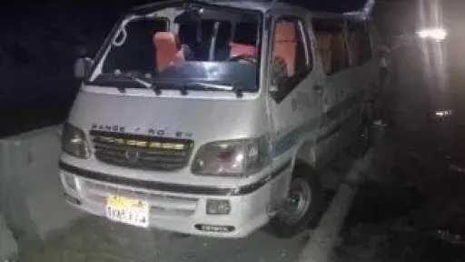 مصرع شخص وإصابة 9 آخرين في انقلاب ميكروباص... مصرع شخص وإصابة 9 آخرين في انقلاب ميكروباص أعلى الطريق الصحراوي بالصف