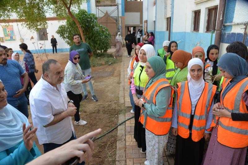 محافظ أسيوط يشهد تدريب عملي لطالبات الثانوية الصناعية على أعمال السباكة الخفيفة