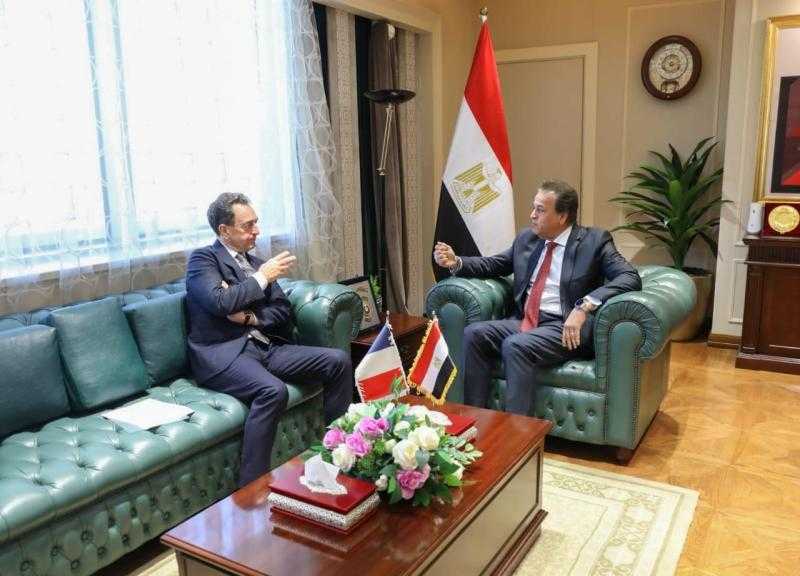 وزير الصحة يستقبل سفير فرنسا بمصر للإتفاق على تنفيذ خطة لتقديم المساعدات الإنسانية لقطاع غزة