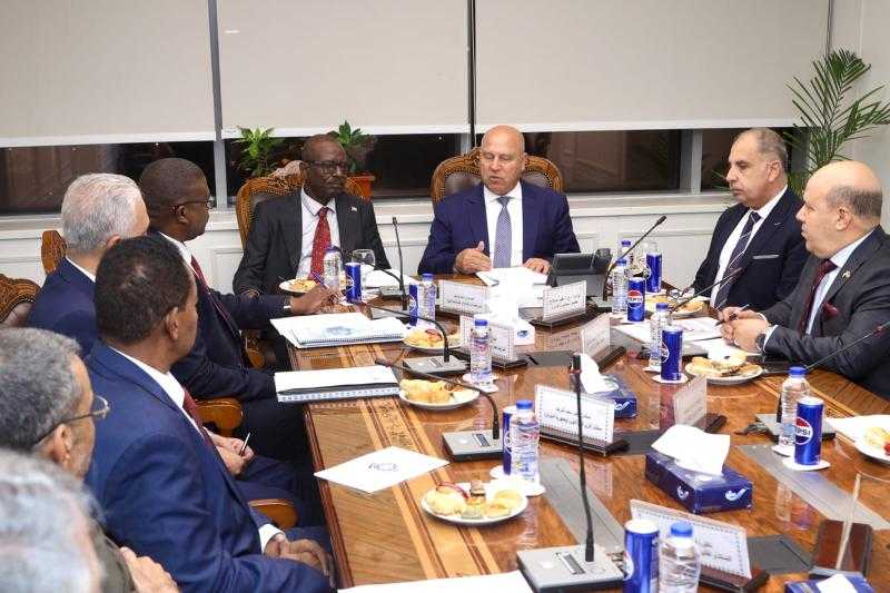 وزير الصناعة والنقل ووزير النقل السوداني يترأسان اعمال الجمعية العمومية لهيئة وادى النيل للملاحة النهرية