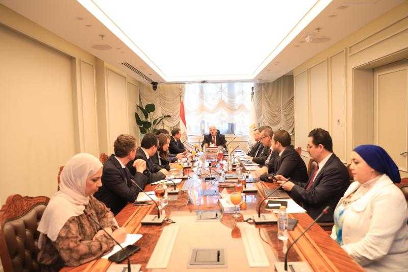 وزير التعليم العالى يبحث مع السفير الفرنسي تطورات العمل بمشروع حرم الجامعة الفرنسية