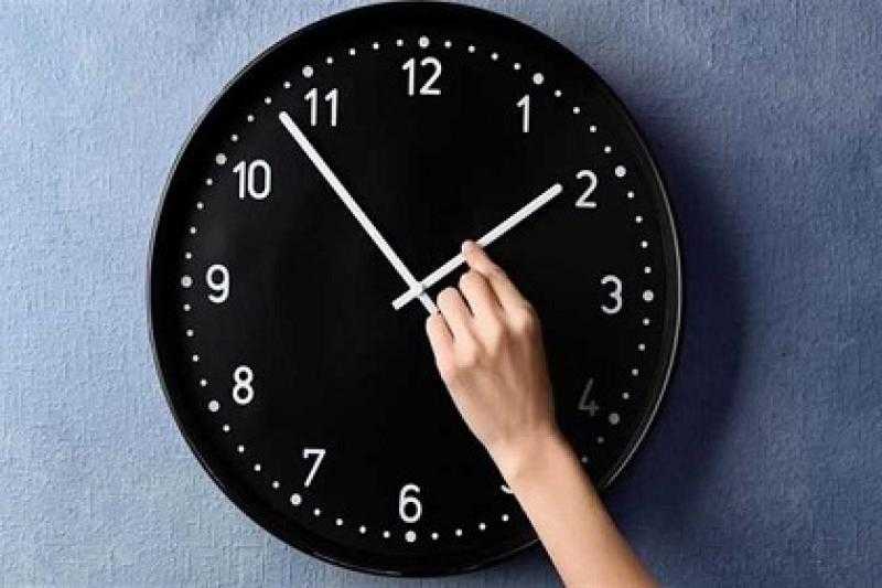 أستاذ طب نفسي: التغير في التوقيت يؤثر على الساعة البيولوجية ويسبب اضطرابات نفسية