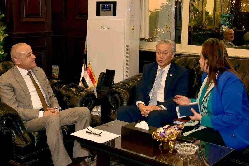 محافظ الأقصر يستقبل سفير كوريا الجنوبية لبحث تعزيز التعاون المشترك وزيادة أعداد السياح الكوريين