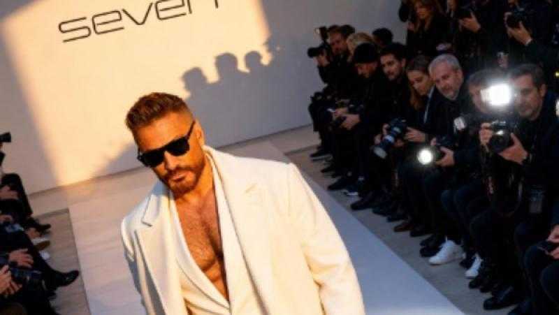 تامر حسني  موديل في عرض أزياء عالمي