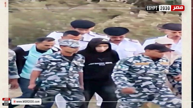 المتهم وسط حراسة مشددة