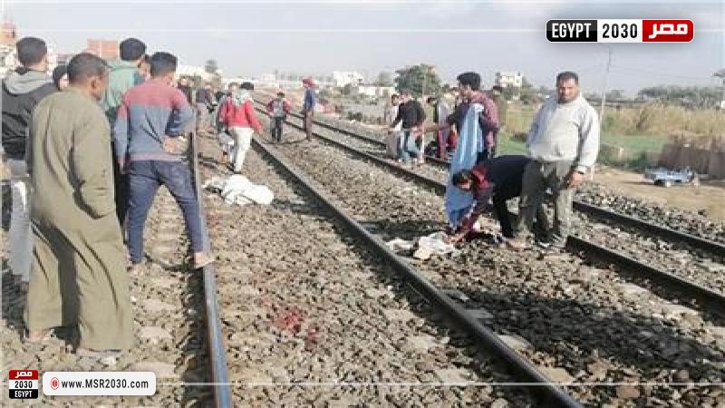 مصرع شخصين أسفل عجلات القطار