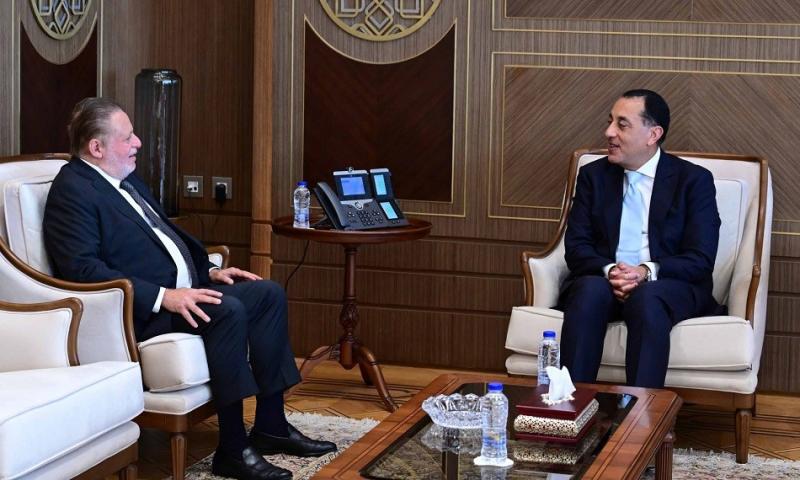 رئيس الوزراء يلتقي محافظ البنك المركزي ويتابع جهود تنسيق السياسات المالية والنقدية