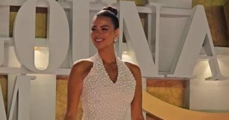 توافد نجوم الفن إلى السجادة الحمراء في مهرجان الجونة السينمائيش