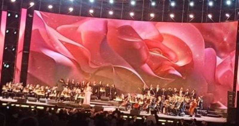 حنان عصام تقدم أغانى جرحتنى عيونه السودة بحفل مهرجان الموسيقى العربية