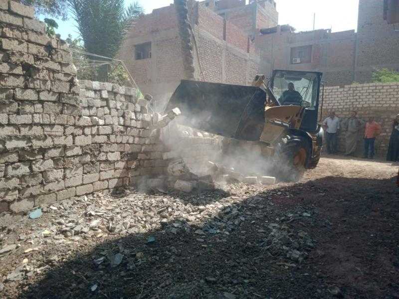 محافظ أسيوط: إزالة 44 حالة تعدي واسترداد أكثر من 125 فدانًا