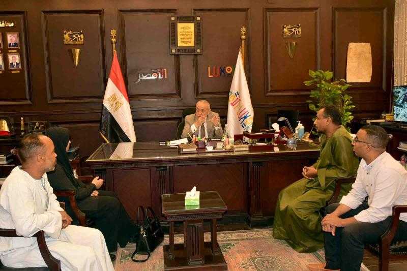 محافظ الأقصر يستقبل أهالي نجع القباحي الشرقي لبحث مشكلات الصرف الصحي وتوفير حلول عاجلة