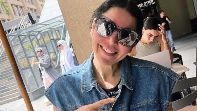 لقاء الخميسي تبهر جمهورها بإطلالة لافتة