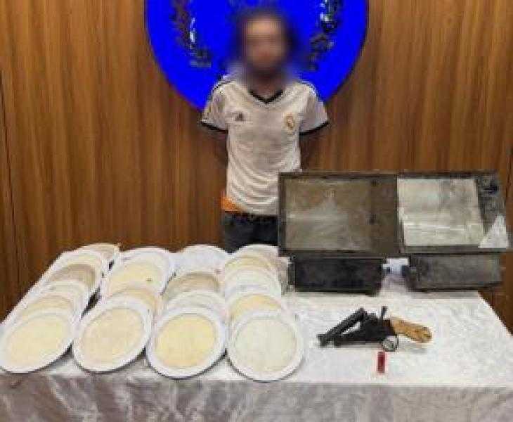 ضبط عاطل لسرقته أدوات كهربائية من داخل مخزن  بالساحل