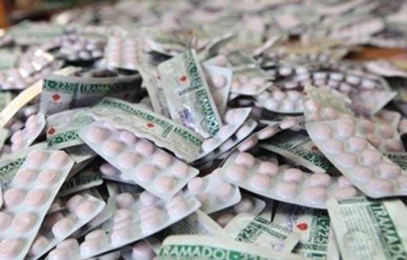 تجديد حبس راكب حاول تهريب 2000 قرص مخدر عبر مطار القاهرة