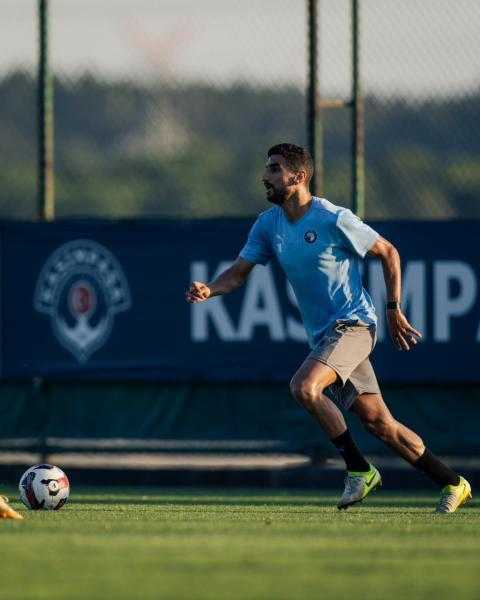 كاف يرشح رباعي بيراميدز لجائزة أفضل لاعب في إفريقيا لعام 2025